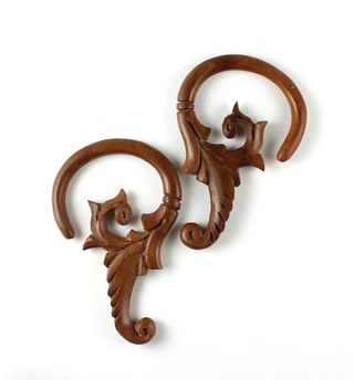 Moksha hanging design in saba wood, 4g (5mm), pair