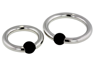 Captive bead ring in titanium with rubber bead, 4g