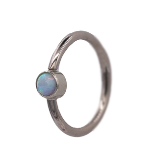 Fixed gem ring in white gold with outward facing opal, 16g
