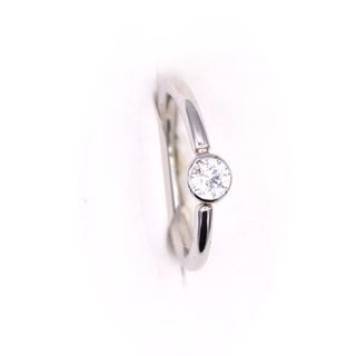 Fixed gem ring with 2mm gem in white gold, 18g 5/16", vertical