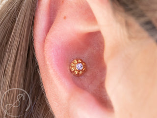 Ipsa end with 2mm gem in yellow gold, threadless