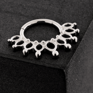 Cadence filagree hinged ring in titanium, 16g