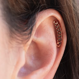 Curb chain arc threadless end in white gold
